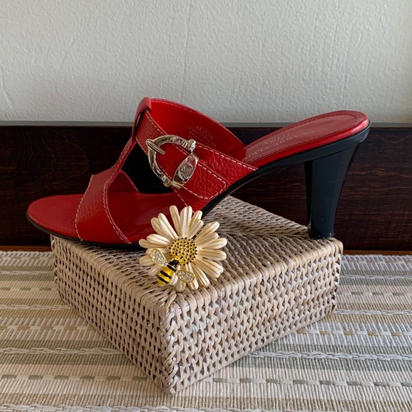 🍒Anne Klein Flex “Azeek” Red Pebbled Leather w/Silver Sandals - Sz 7.5✨✨✨ - Picture 2 of 10